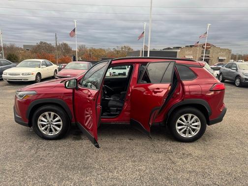 2023 Toyota Corolla Cross LE