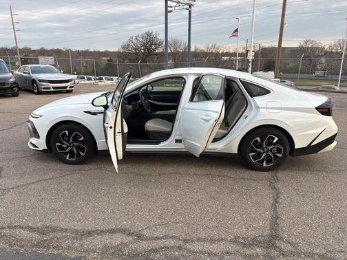 2025 Hyundai SONATA SEL