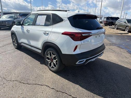 Snow White Pearl 2022 Kia Seltos SX