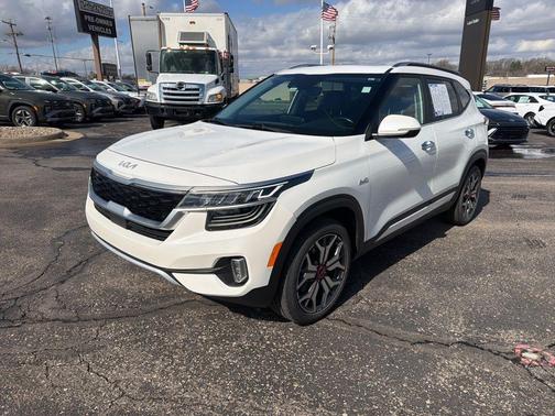 Snow White Pearl 2022 Kia Seltos SX