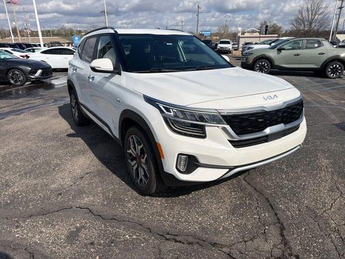 Snow White Pearl 2022 Kia Seltos SX