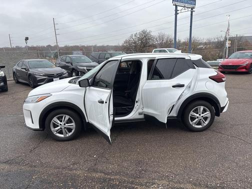 2024 Nissan Kicks S