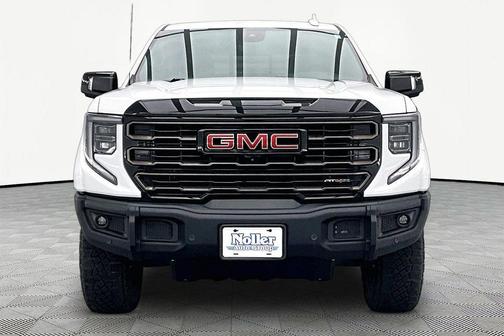 Summit White 2023 GMC Sierra 1500 AT4X