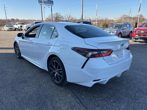 2024 Toyota Camry SE