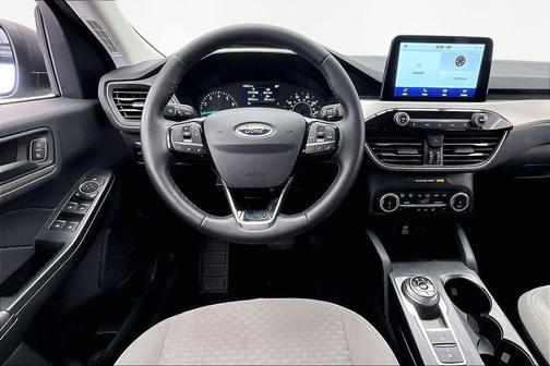 Iconic Silver Metallic 2022 Ford Escape SE