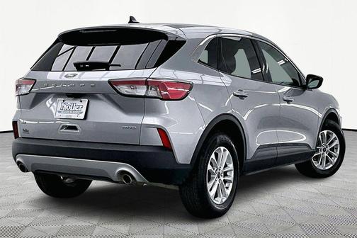 Iconic Silver Metallic 2022 Ford Escape SE