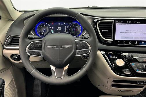 2023 Chrysler Pacifica Touring-L