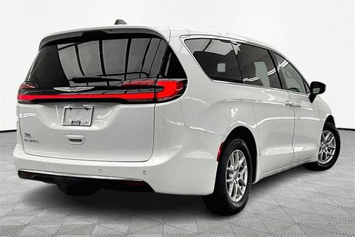 2023 Chrysler Pacifica Touring-L