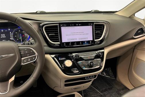2023 Chrysler Pacifica Touring-L