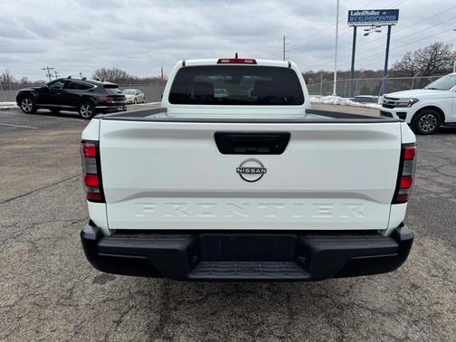 2022 Nissan Frontier S