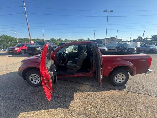 Red Brawn 2006 Nissan Frontier XE King Cab