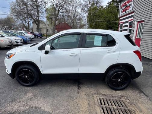 Summit White 2017 Chevrolet Trax LS