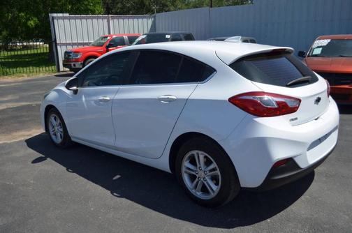 White 2018 Chevrolet Cruze LT
