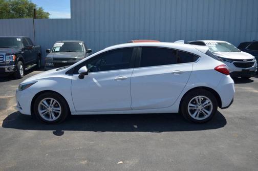 White 2018 Chevrolet Cruze LT