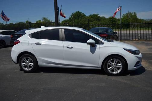 White 2018 Chevrolet Cruze LT