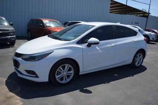 White 2018 Chevrolet Cruze LT