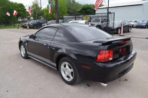 2004 Ford Mustang