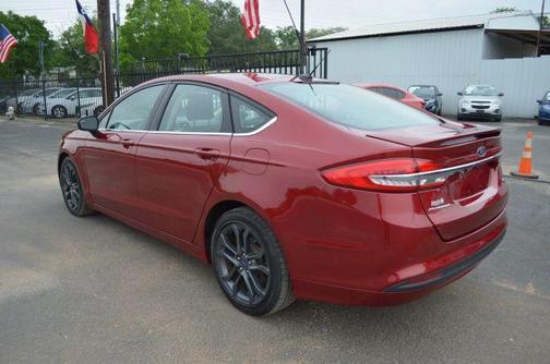 Red 2018 Ford Fusion SE