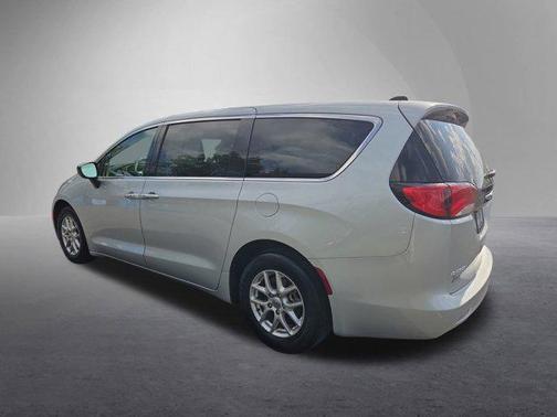 2024 Chrysler Voyager LX