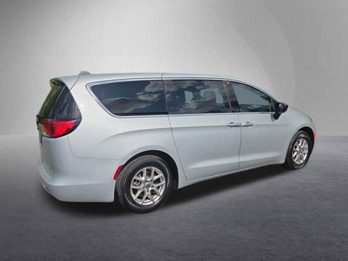 2024 Chrysler Voyager LX
