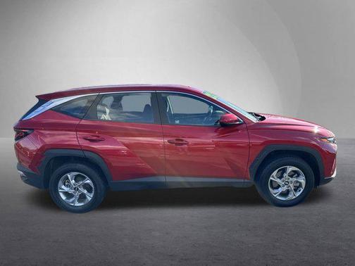 2022 Hyundai TUCSON SE