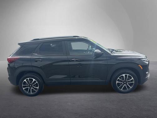 Mosaic Black Metallic 2025 Chevrolet Trailblazer LT