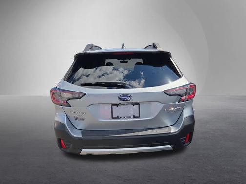 Ice Silver Metallic 2021 Subaru Outback Limited XT