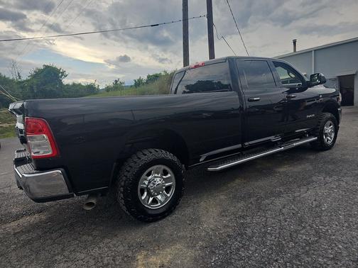 Diamond Black Crystal Pearlcoat 2019 RAM 3500 Big Horn Crew Cab 4x4 8' Box