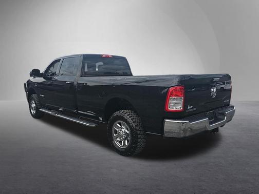 Diamond Black Crystal Pearlcoat 2019 RAM 3500 Big Horn Crew Cab 4x4 8' Box