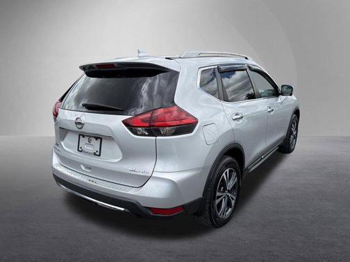 Brilliant Silver 2017 Nissan Rogue SL