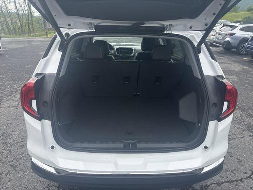 Summit White 2024 GMC Terrain SLT