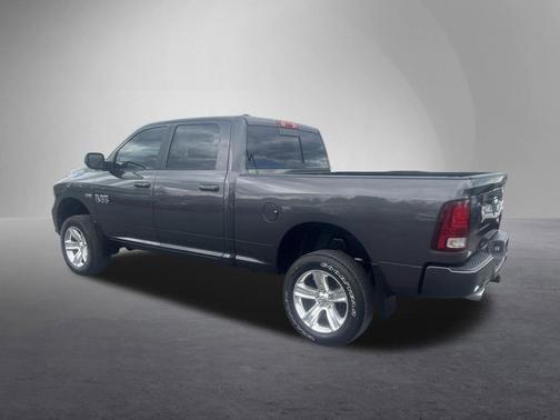 Granite Crystal Metallic Clearcoat 2017 RAM 1500 Sport