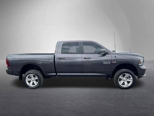Granite Crystal Metallic Clearcoat 2017 RAM 1500 Sport