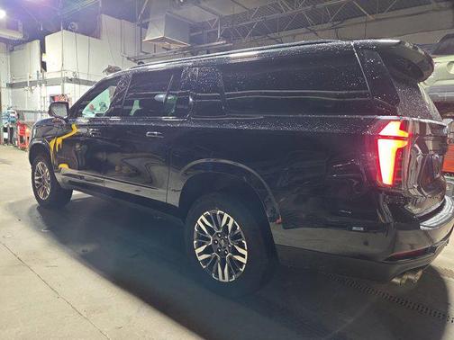 2025 Chevrolet Suburban 4WD Z71