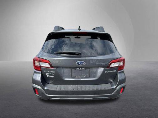 Magnetite Gray Metallic 2018 Subaru Outback 2.5i Premium