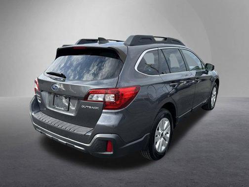 Magnetite Gray Metallic 2018 Subaru Outback 2.5i Premium