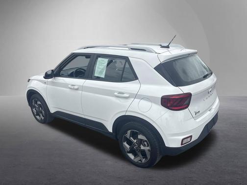 Lunar White 2024 Hyundai VENUE SEL