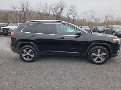 Diamond Black Crystal Pearlcoat 2019 Jeep Cherokee Limited