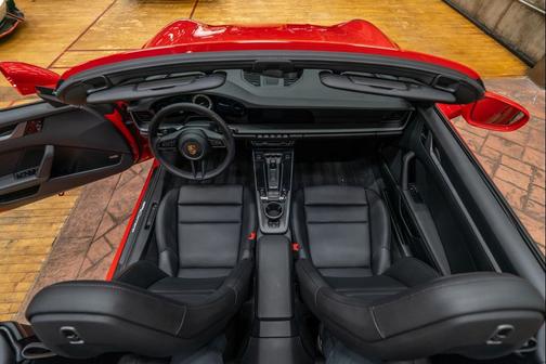 2020 Porsche 911 Carrera