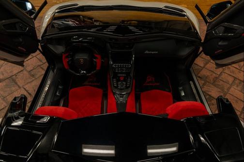 2015 Lamborghini Aventador LP700-4