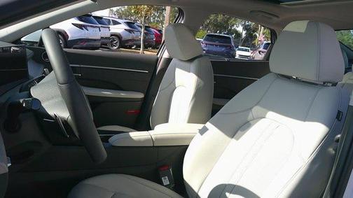 2025 Hyundai SONATA Hybrid Limited
