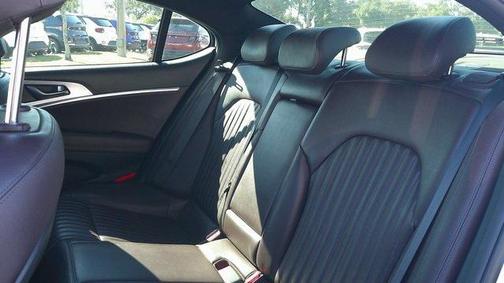 2022 Genesis G70 2.0T RWD