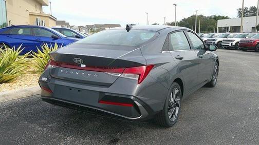 2025 Hyundai ELANTRA SEL