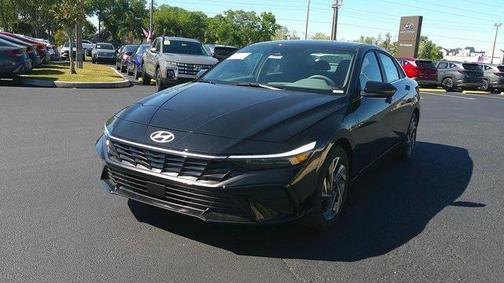 2025 Hyundai ELANTRA SEL