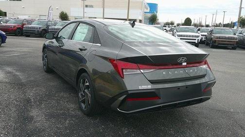 2025 Hyundai ELANTRA SEL