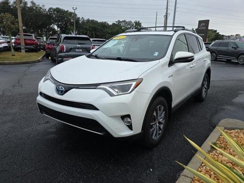 2017 Toyota RAV4 Hybrid XLE