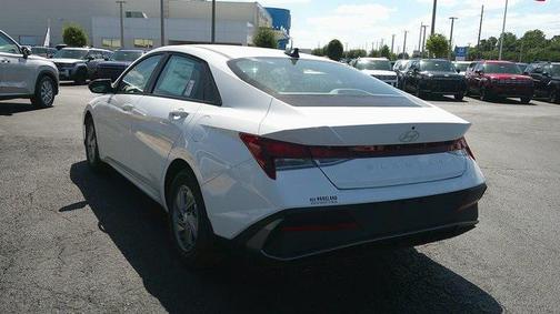 2025 Hyundai ELANTRA SE