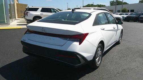2025 Hyundai ELANTRA SE