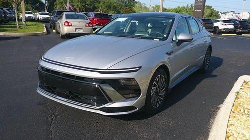 2025 Hyundai SONATA Hybrid Limited