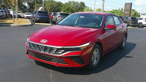 2025 Hyundai ELANTRA SE